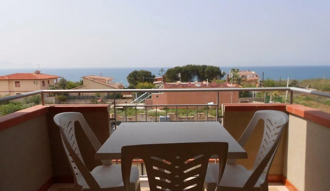 Appartamento Yellow House Trappeto  0*, Trappeto (Sicily) Italia